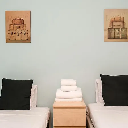 Spacious Sant Antoni 3mins To Metro アパート バルセロナ