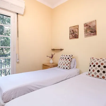 Spacious Sant Antoni 3mins To Metro アパート バルセロナ
