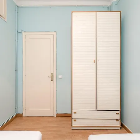 Spacious Sant Antoni 3mins To Metro バルセロナ