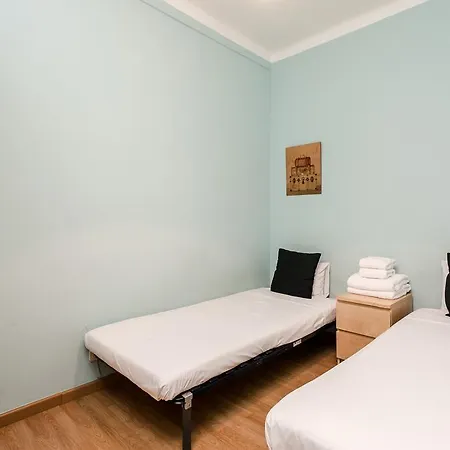 Spacious Sant Antoni 3mins To Metro アパート バルセロナ