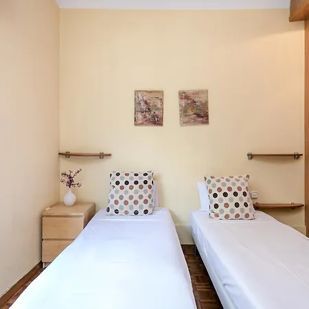 Spacious Sant Antoni 3mins To Metro * バルセロナ