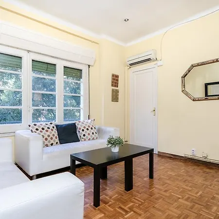 Spacious Sant Antoni 3mins To Metro バルセロナ