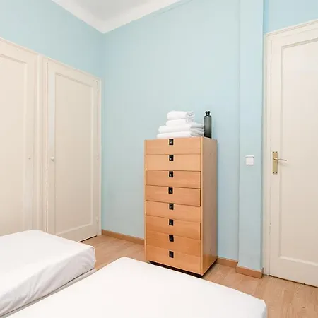 Spacious Sant Antoni 3mins To Metro * バルセロナ